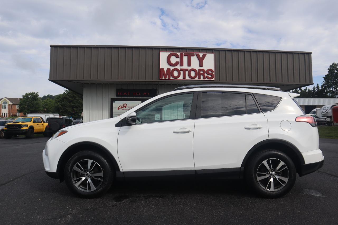 Toyota RAV4 XLE AWD (Natl) 2017