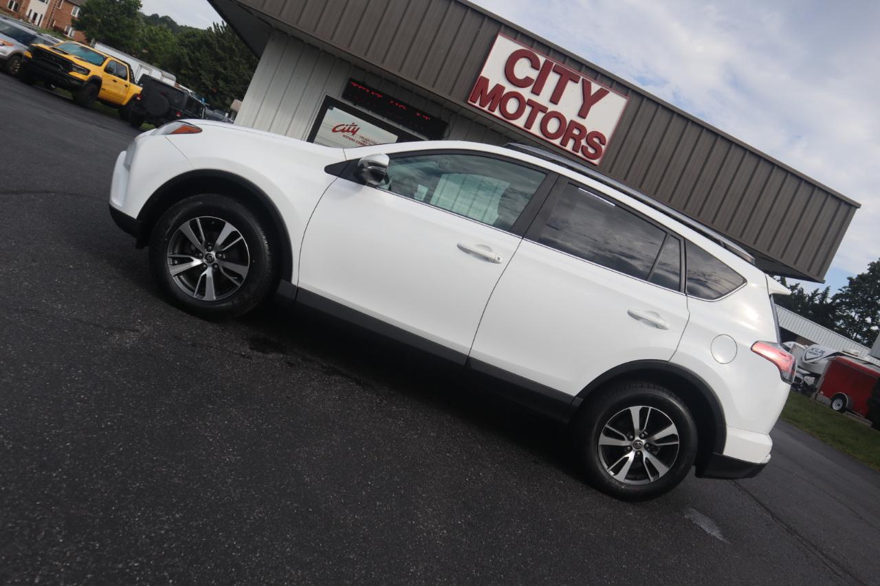Toyota RAV4 XLE AWD (Natl) 2017