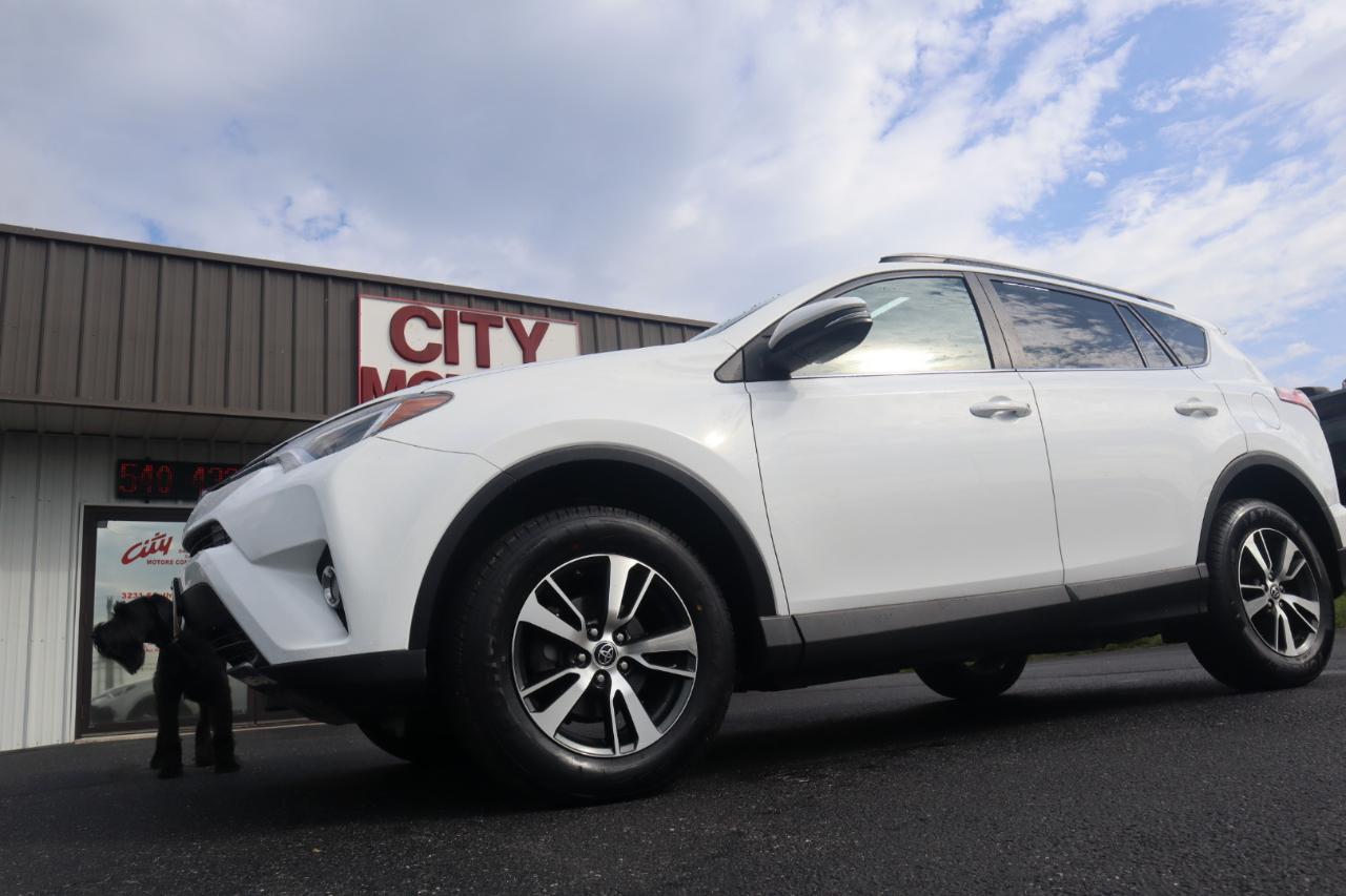 Toyota RAV4 XLE AWD (Natl) 2017