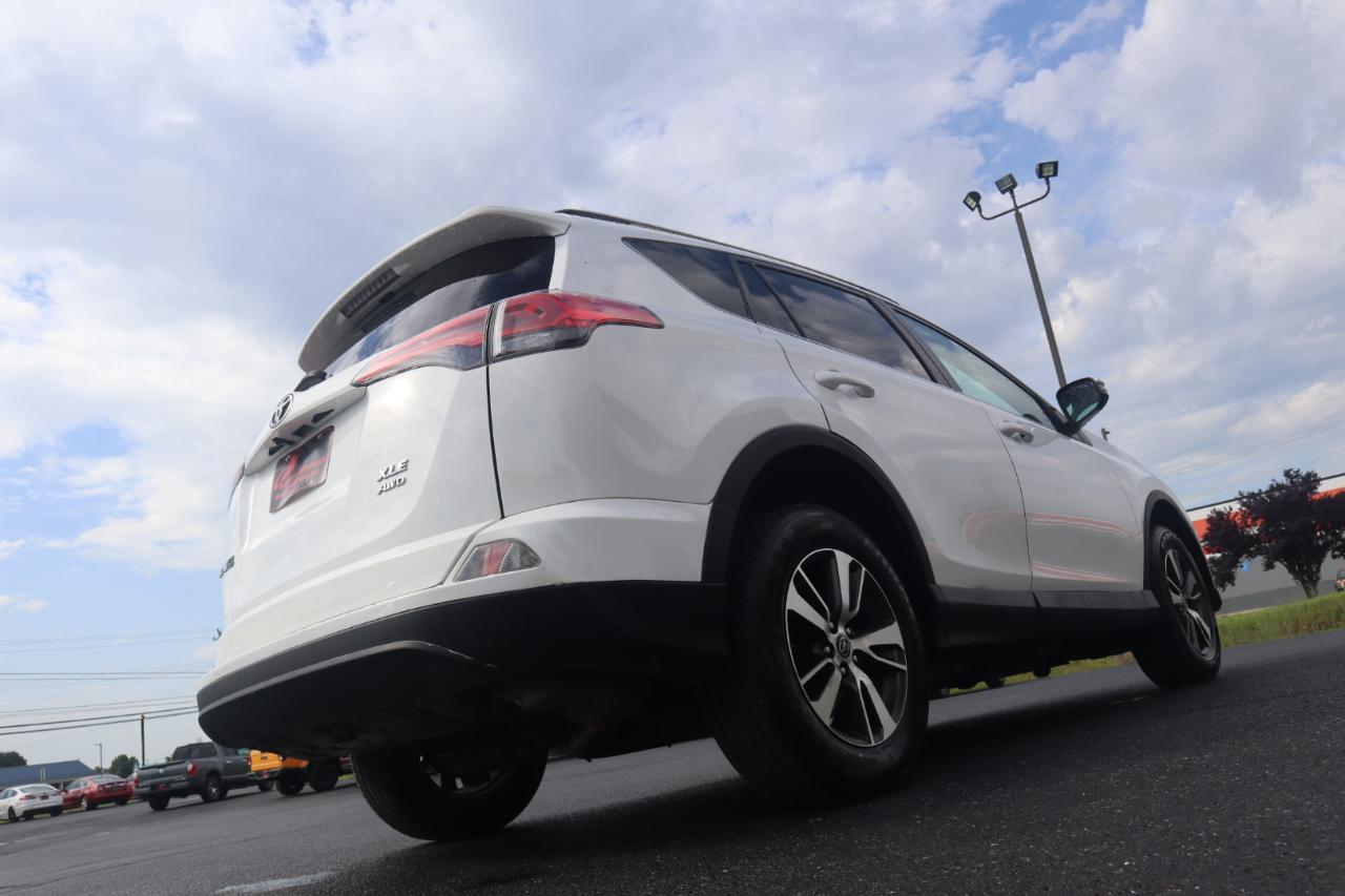 Toyota RAV4 XLE AWD (Natl) 2017