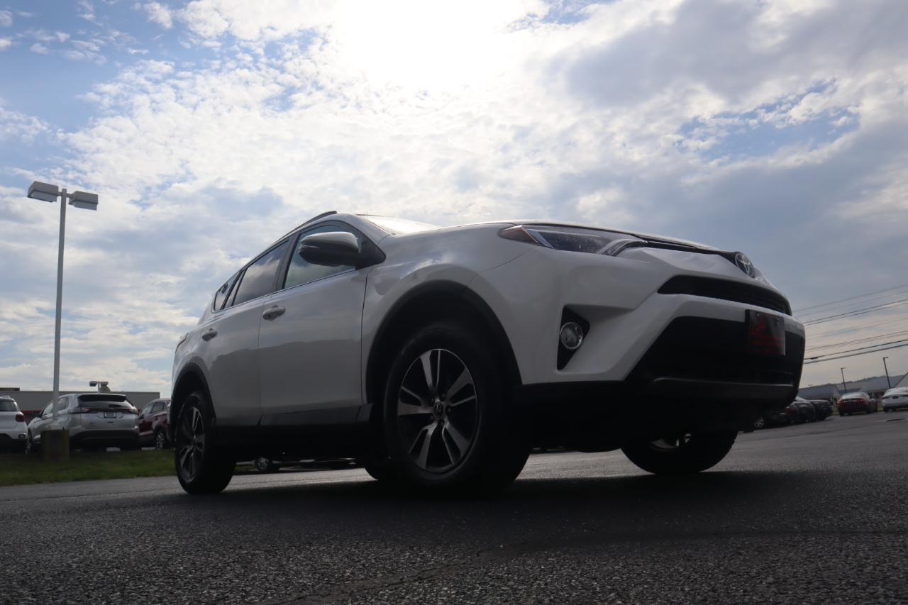 Toyota RAV4 XLE AWD (Natl) 2017