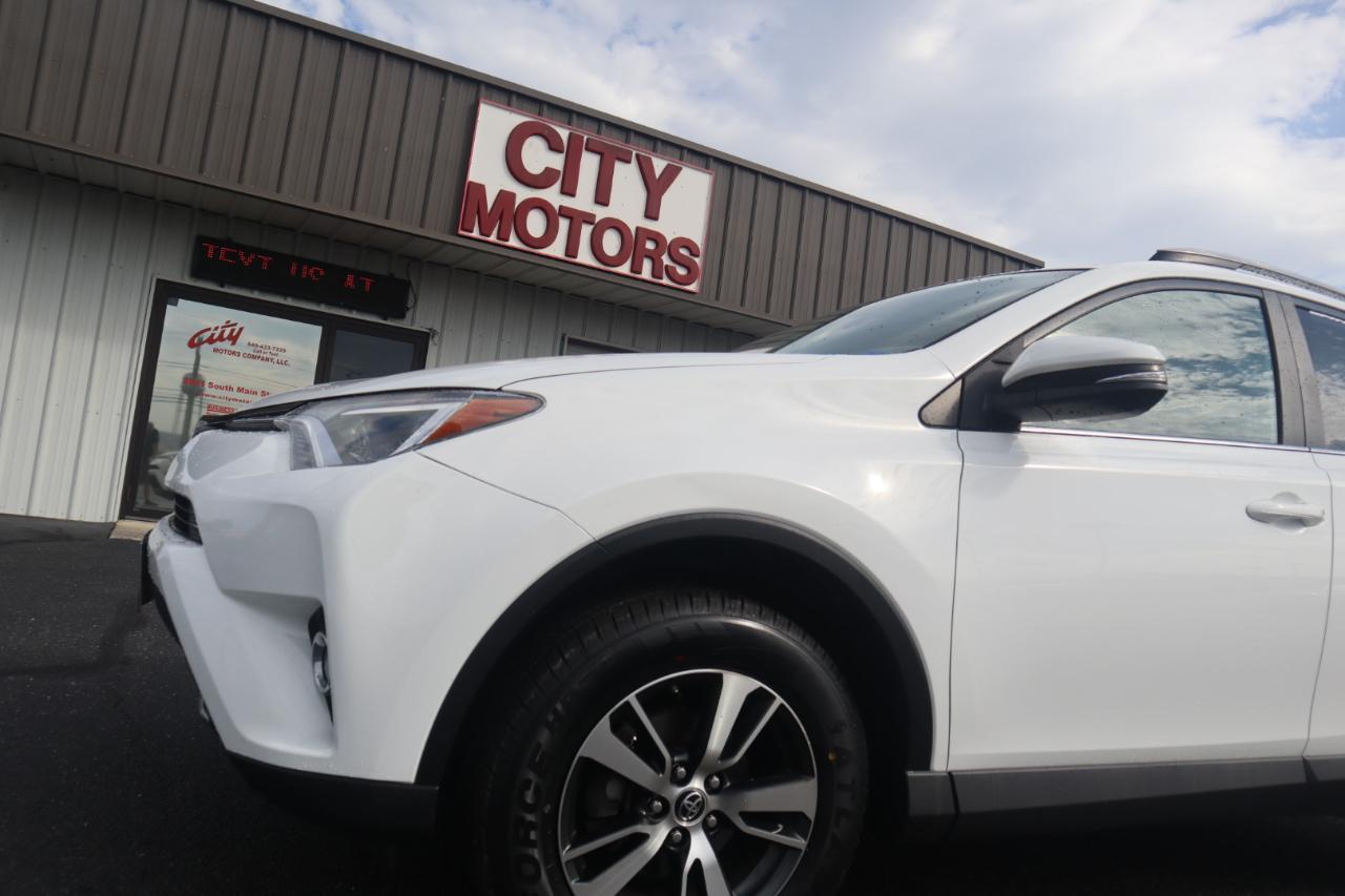 Toyota RAV4 XLE AWD (Natl) 2017