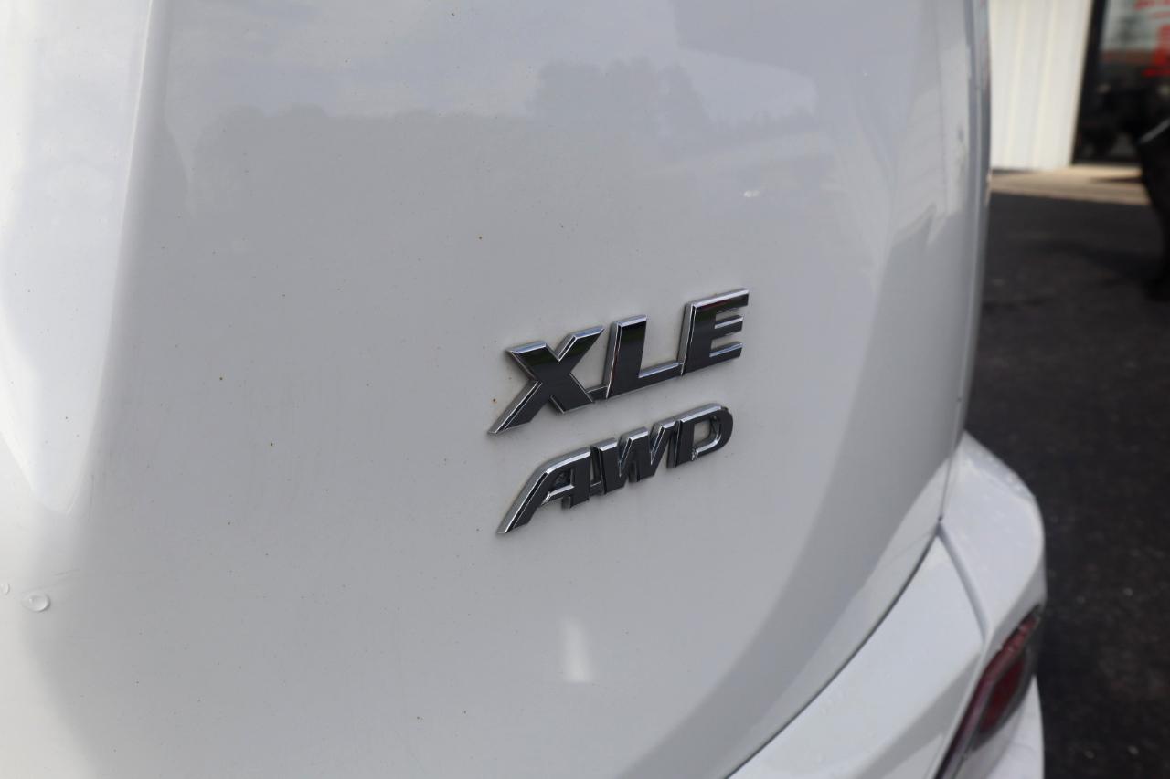 Toyota RAV4 XLE AWD (Natl) 2017