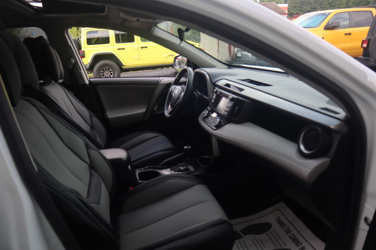 Toyota RAV4 XLE AWD (Natl) 2017