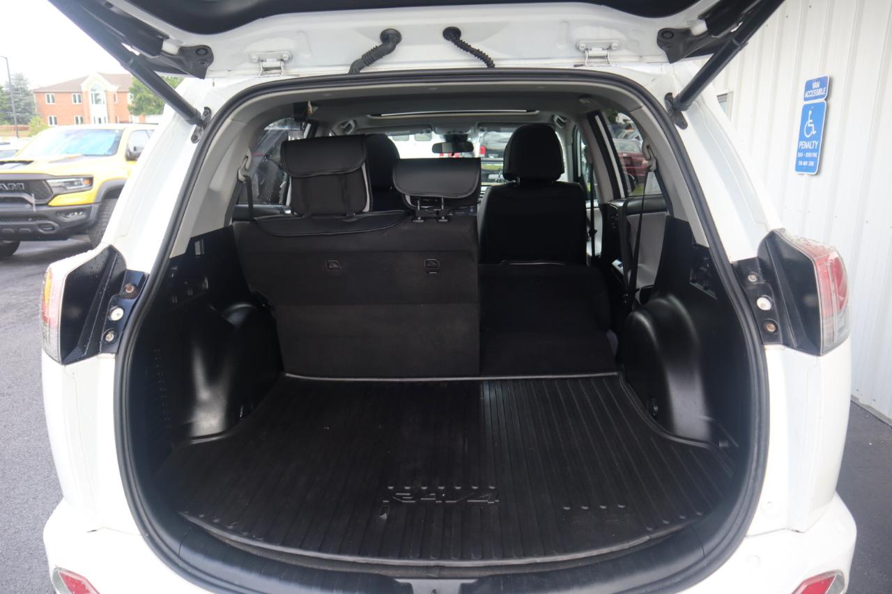 Toyota RAV4 XLE AWD (Natl) 2017