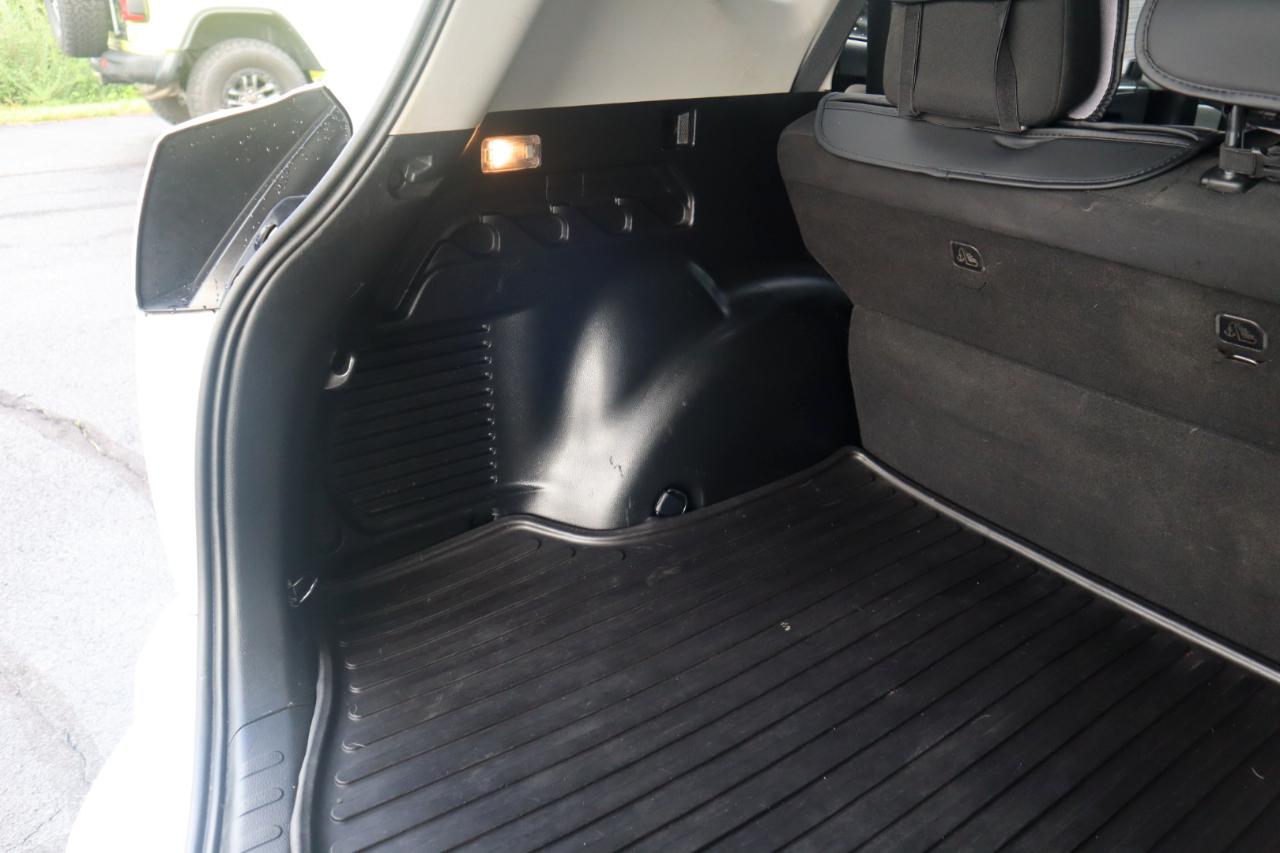 Toyota RAV4 XLE AWD (Natl) 2017