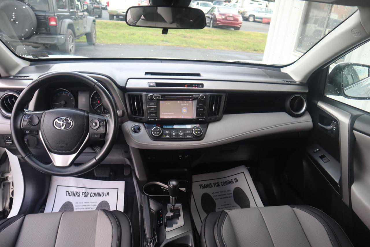 Toyota RAV4 XLE AWD (Natl) 2017