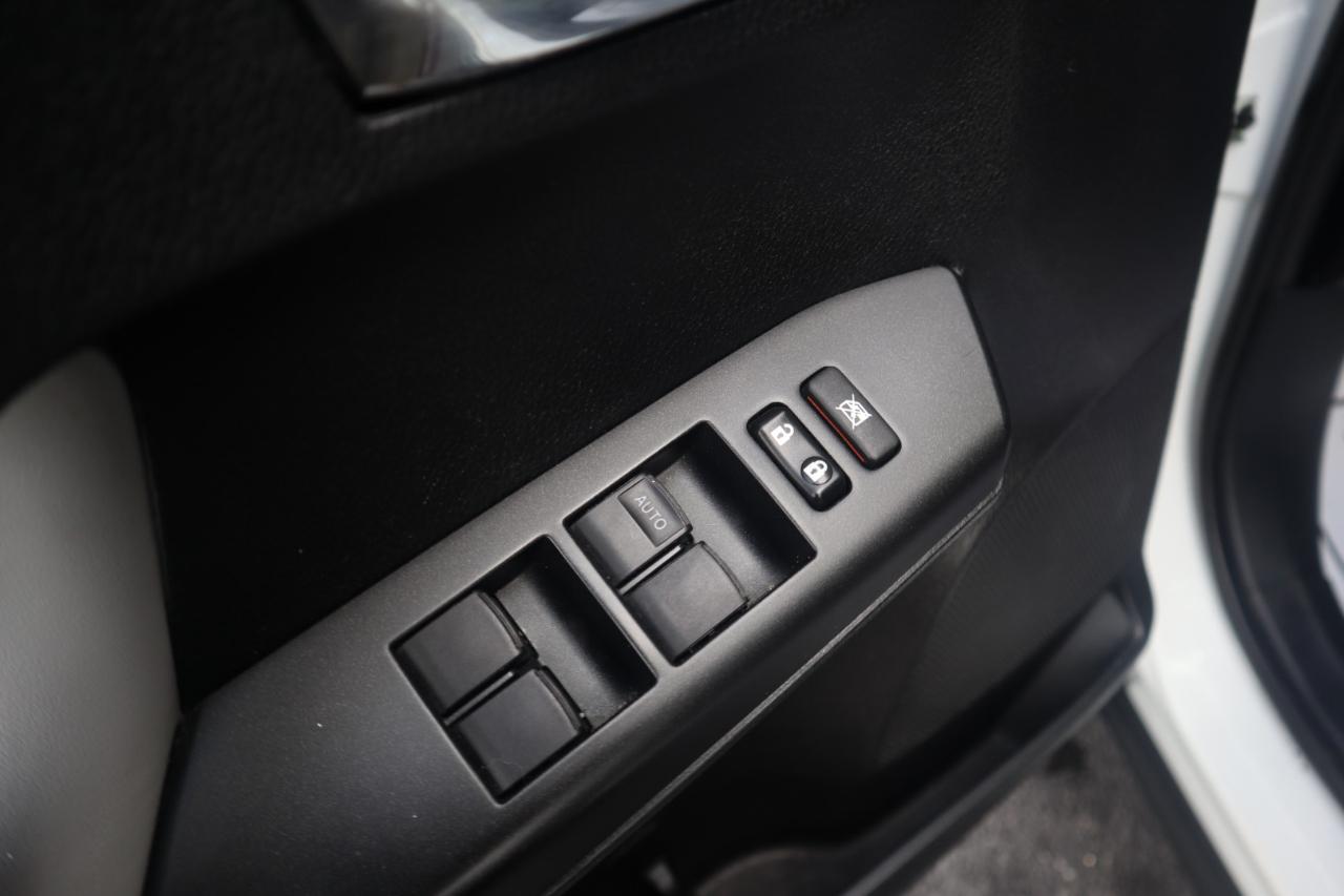 Toyota RAV4 XLE AWD (Natl) 2017