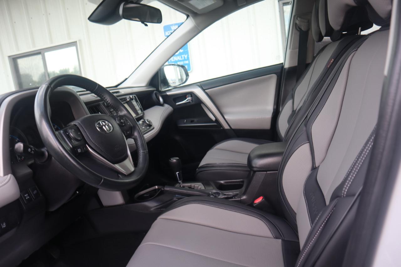 Toyota RAV4 XLE AWD (Natl) 2017