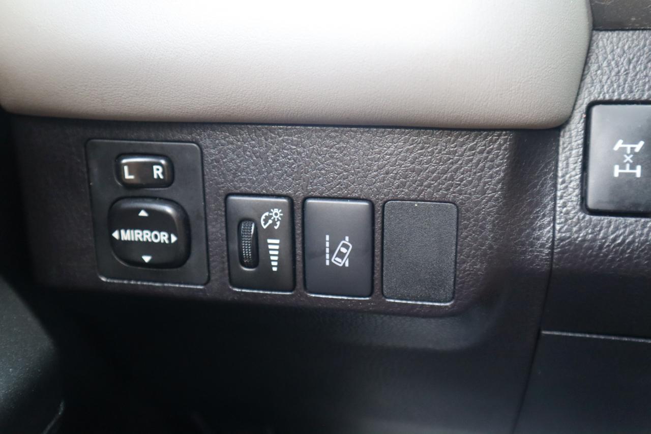 Toyota RAV4 XLE AWD (Natl) 2017