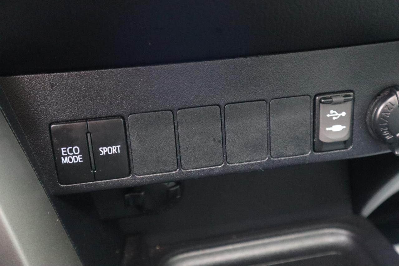 Toyota RAV4 XLE AWD (Natl) 2017