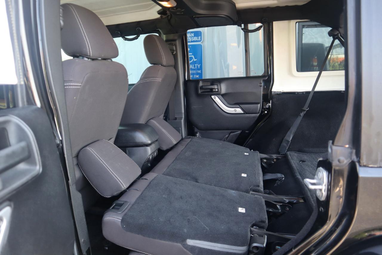 Jeep Wrangler Unlimited 4WD 4dr Sahara 2015