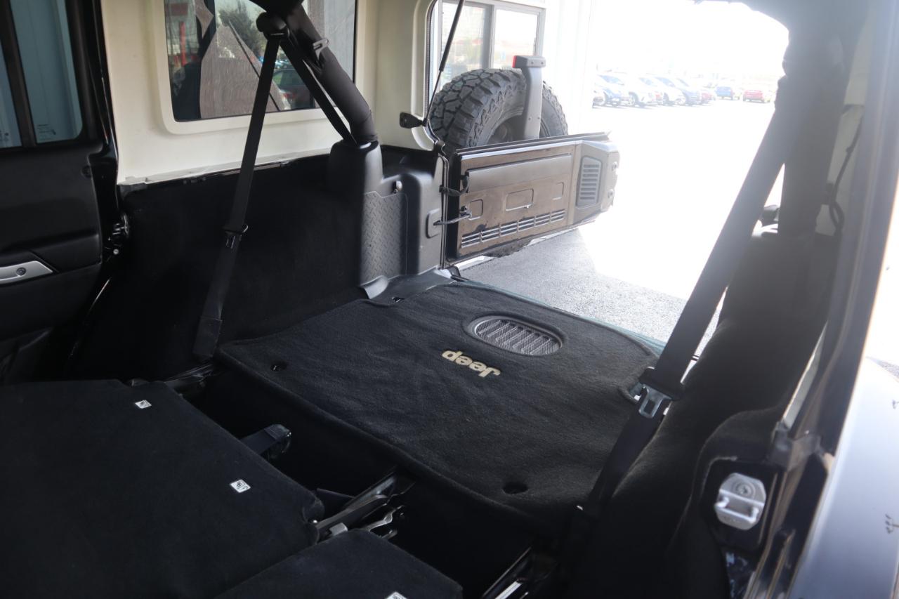 Jeep Wrangler Unlimited 4WD 4dr Sahara 2015