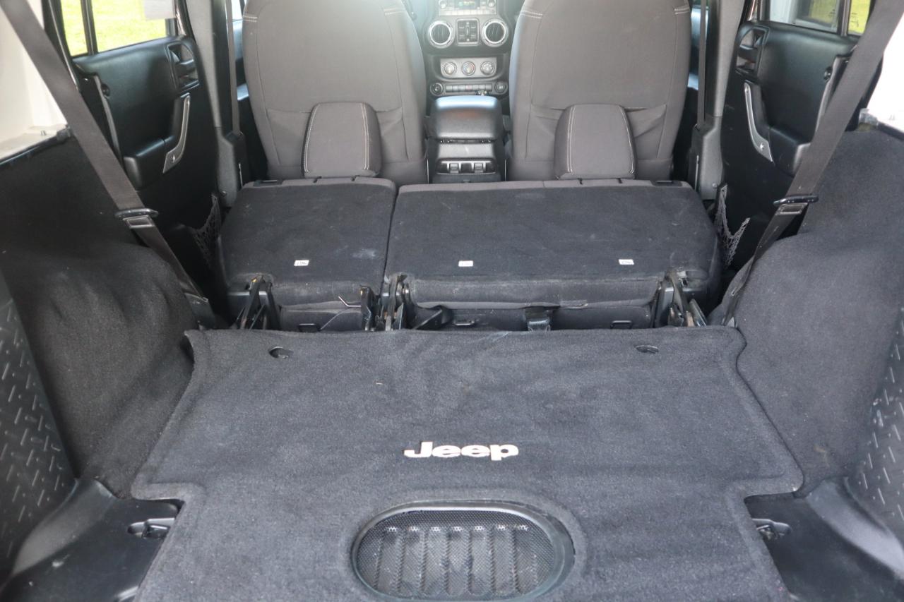 Jeep Wrangler Unlimited 4WD 4dr Sahara 2015