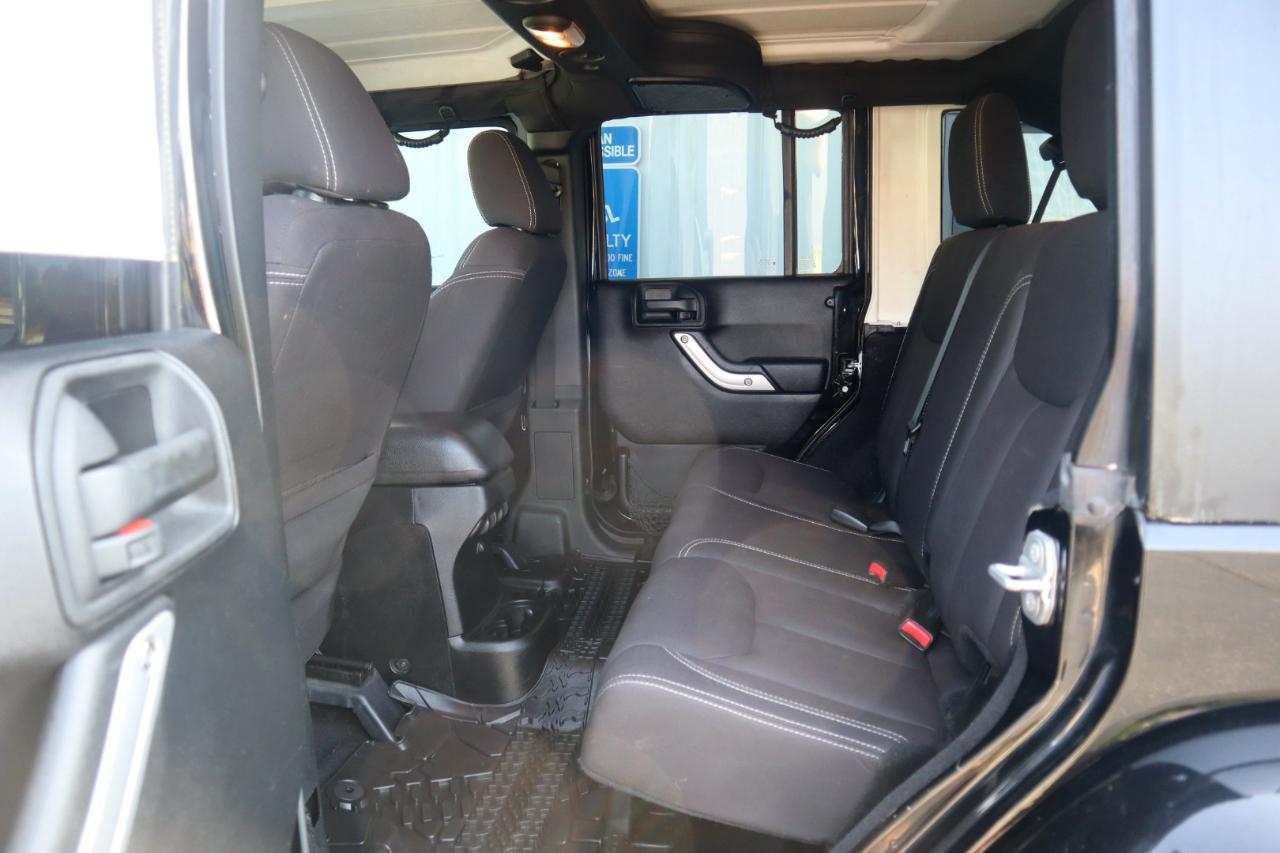 Jeep Wrangler Unlimited 4WD 4dr Sahara 2015
