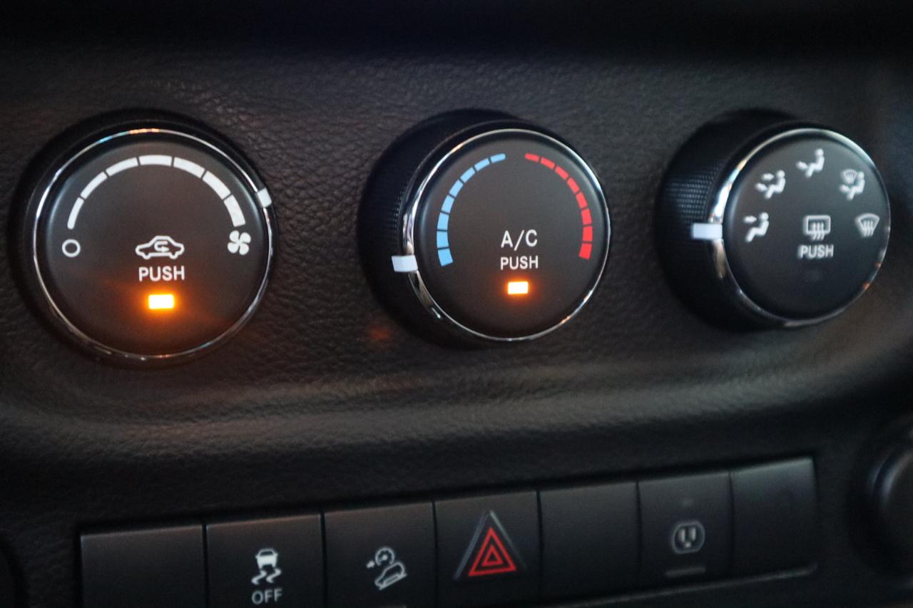 Jeep Wrangler Unlimited 4WD 4dr Sahara 2015