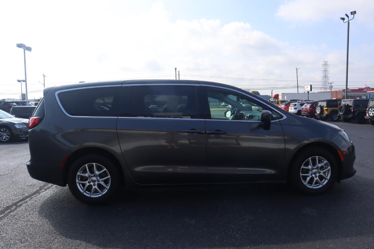 Chrysler Voyager LX FWD 2023