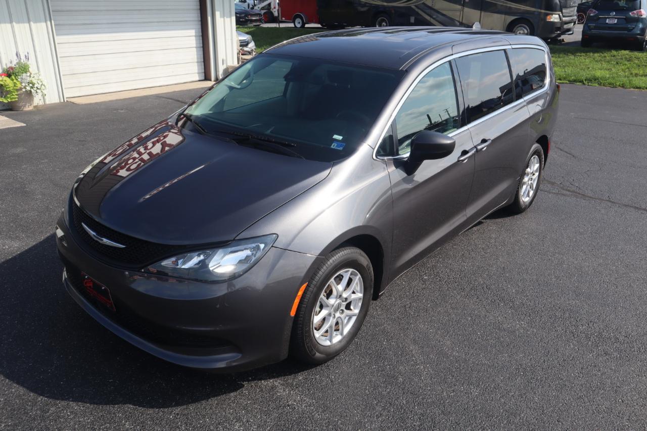 Chrysler Voyager LX FWD 2023