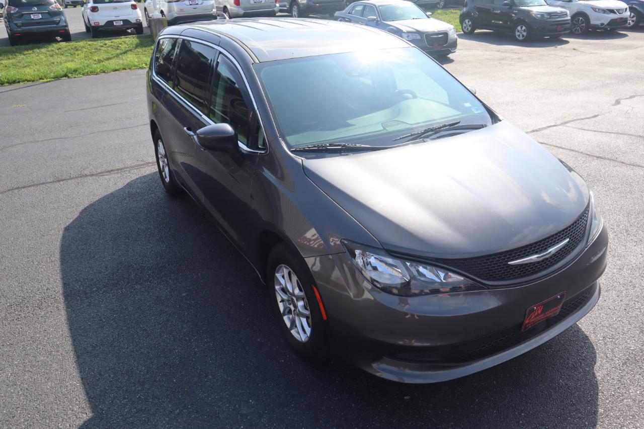 Chrysler Voyager LX FWD 2023