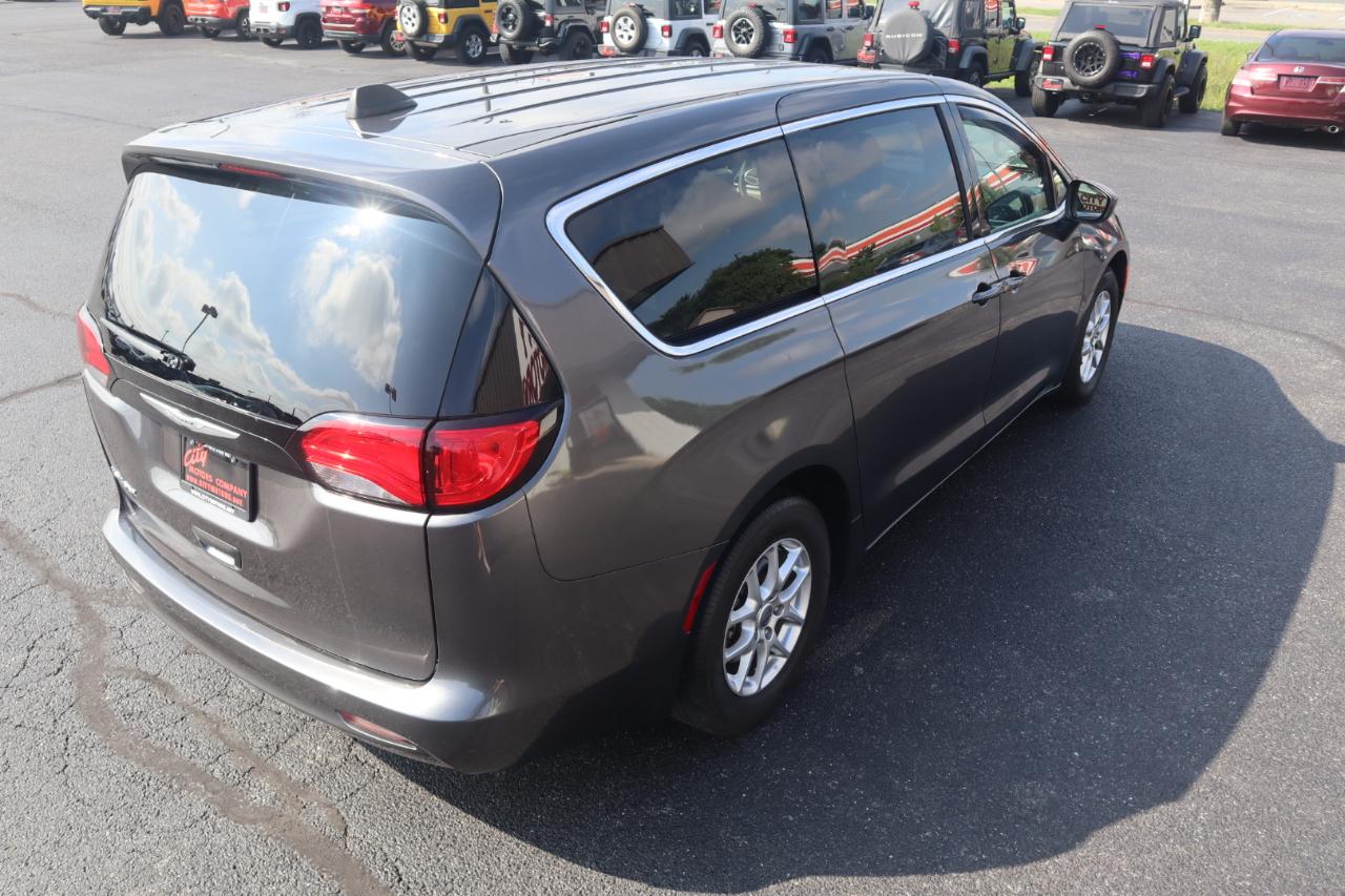 Chrysler Voyager LX FWD 2023