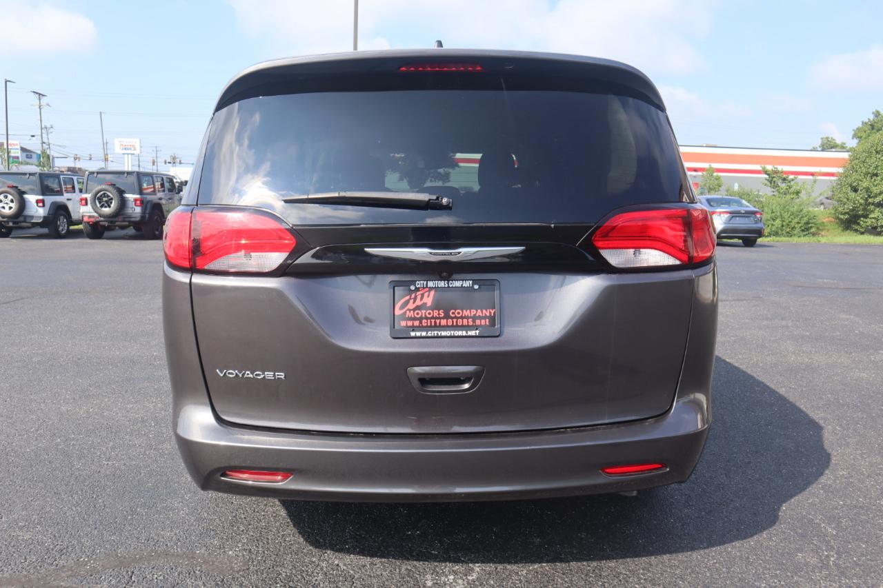 Chrysler Voyager LX FWD 2023