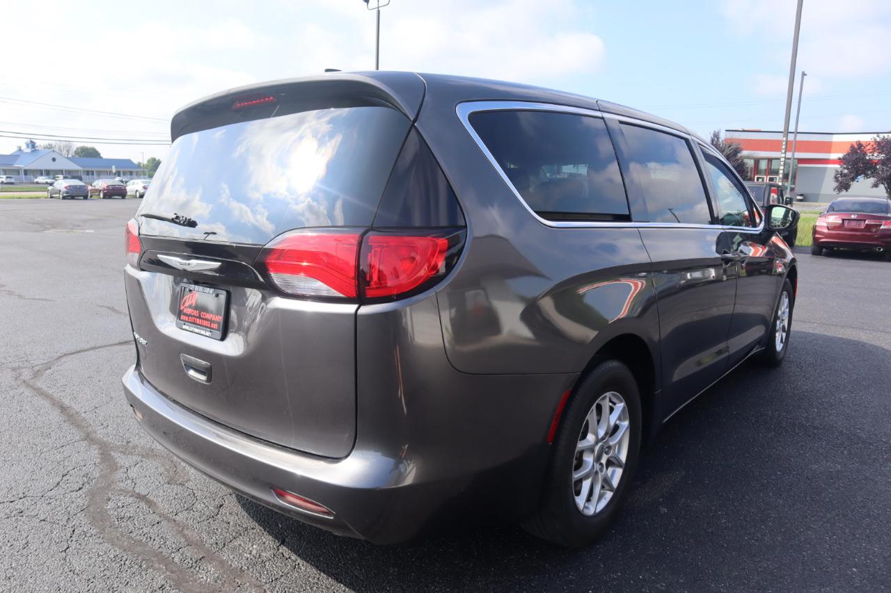 Chrysler Voyager LX FWD 2023