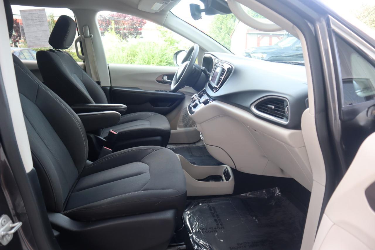 Chrysler Voyager LX FWD 2023