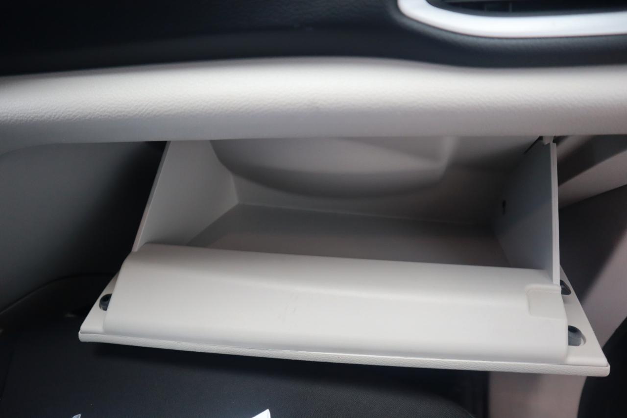 Chrysler Voyager LX FWD 2023