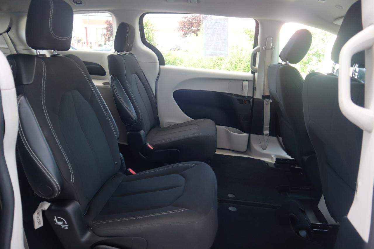 Chrysler Voyager LX FWD 2023