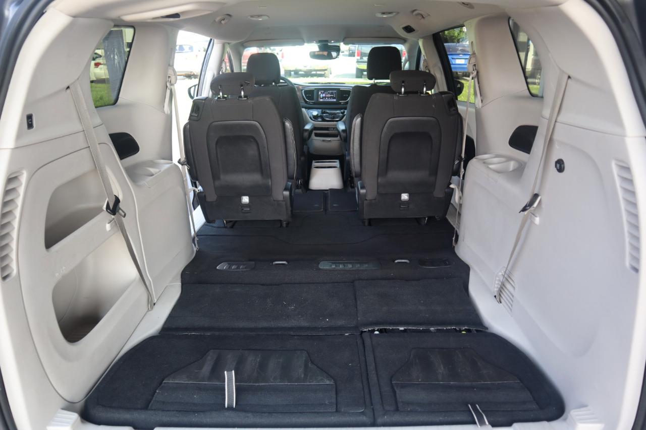 Chrysler Voyager LX FWD 2023