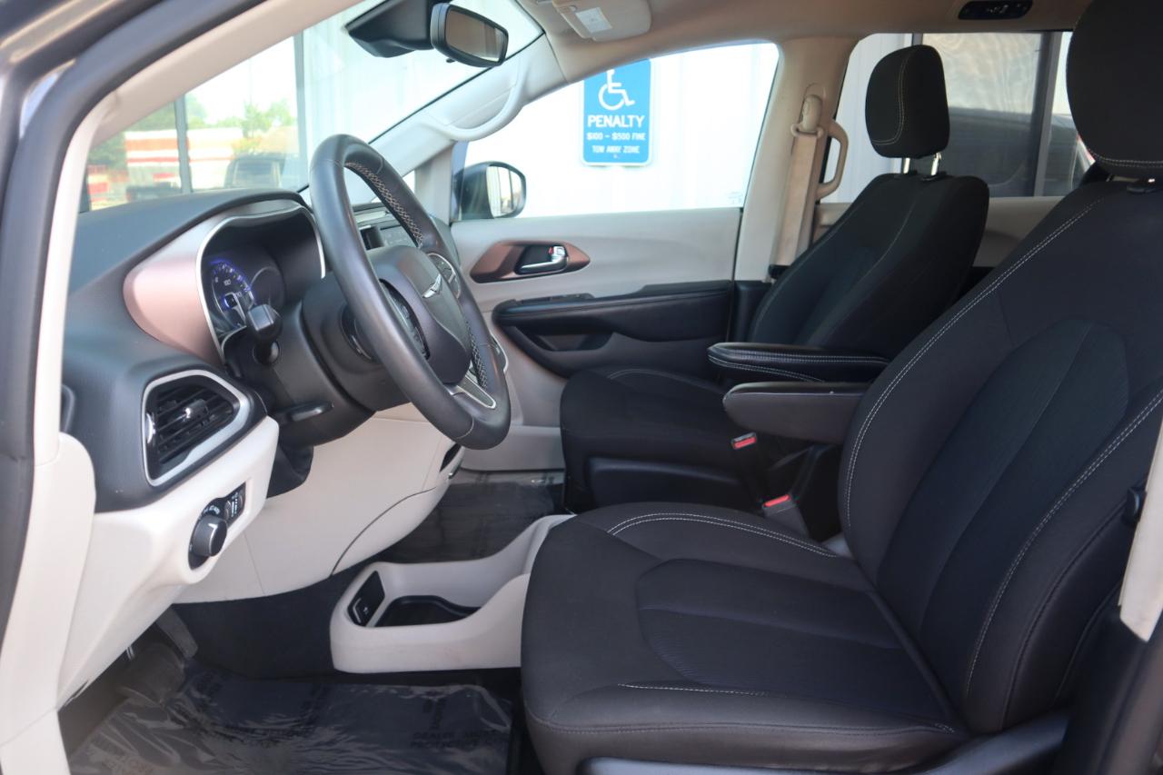 Chrysler Voyager LX FWD 2023
