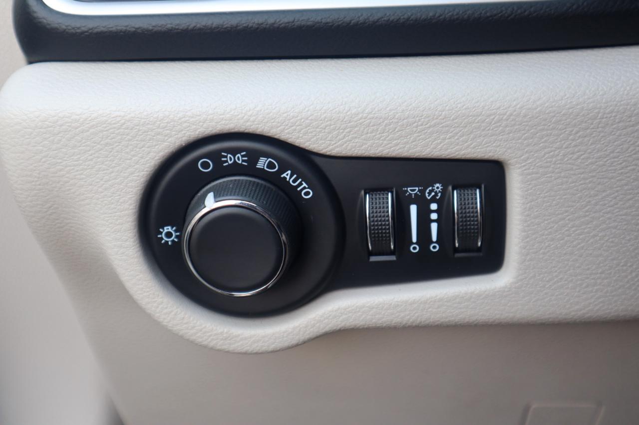 Chrysler Voyager LX FWD 2023