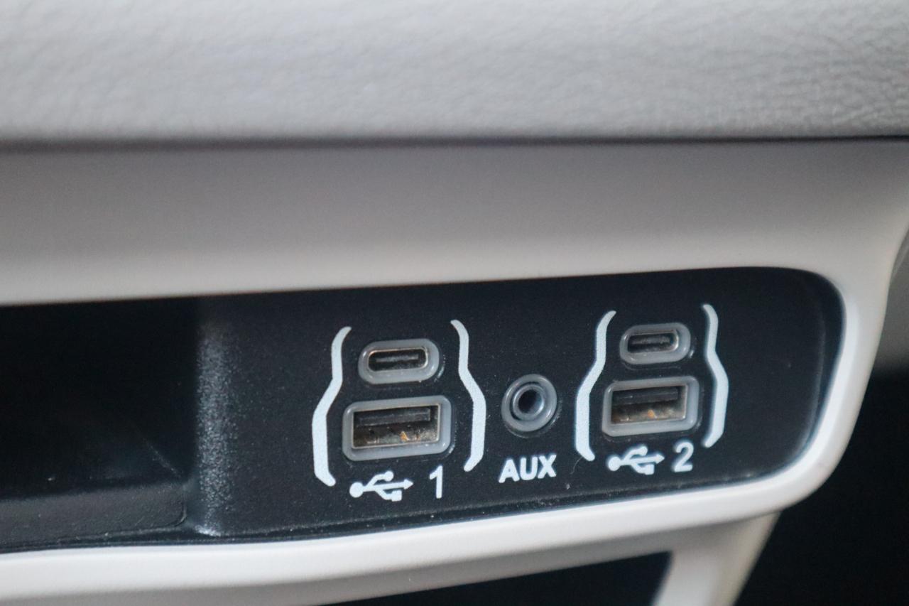 Chrysler Voyager LX FWD 2023