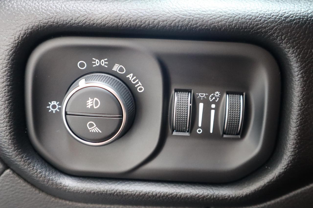 RAM 1500 Big Horn/Lone Star 4x4 Crew Cab 5'7" Box 2019