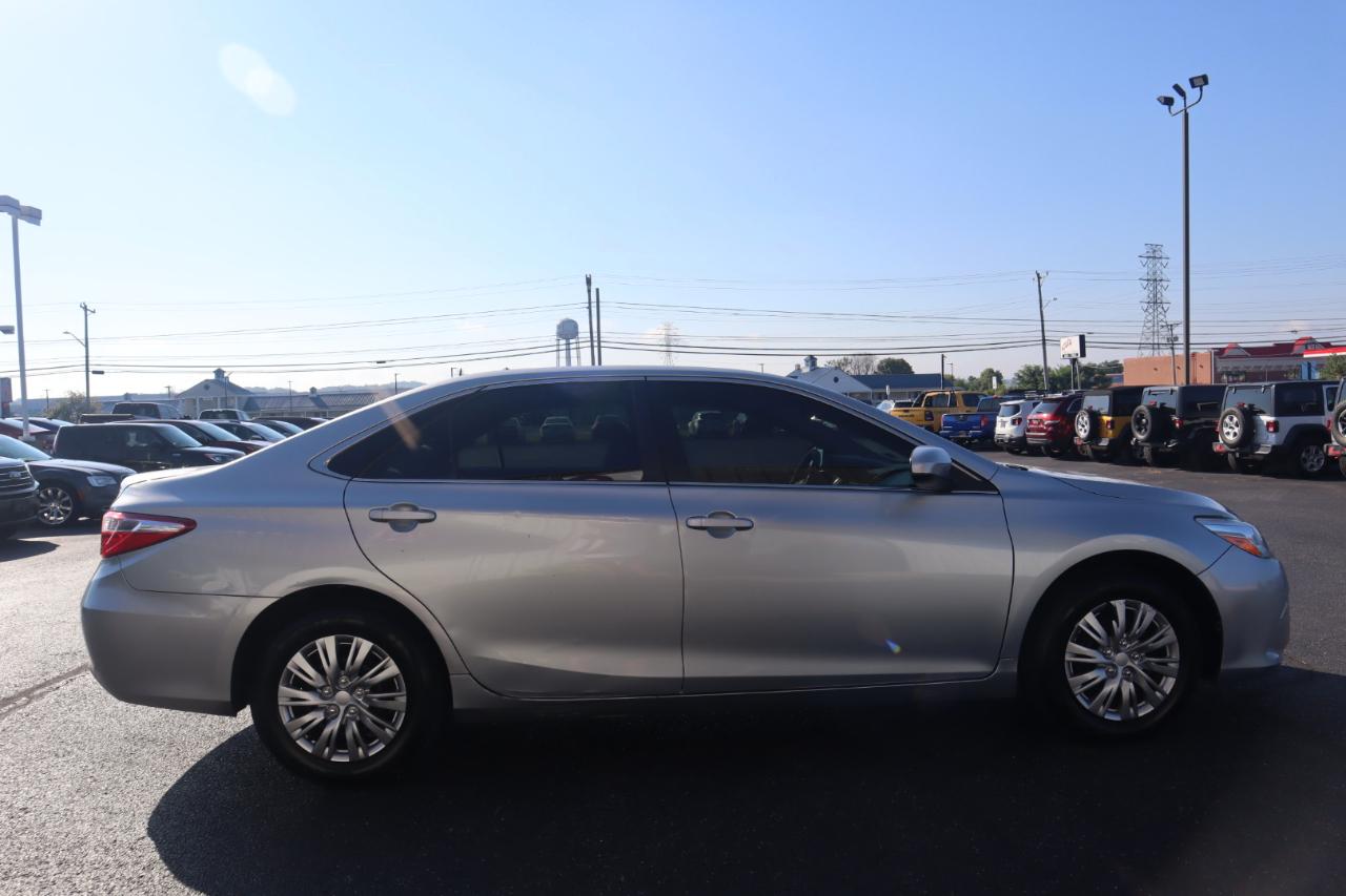 Toyota Camry XLE Auto (Natl) 2017