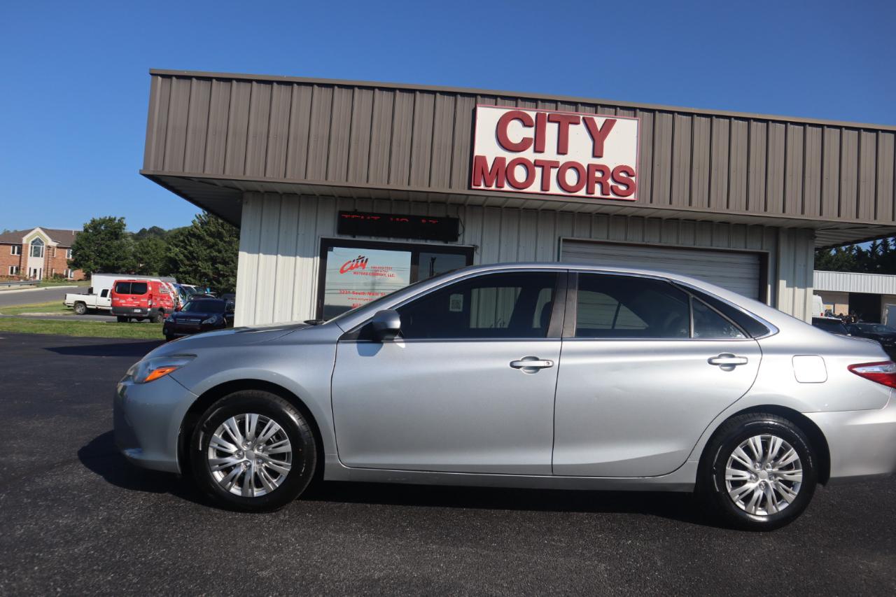 Toyota Camry XLE Auto (Natl) 2017