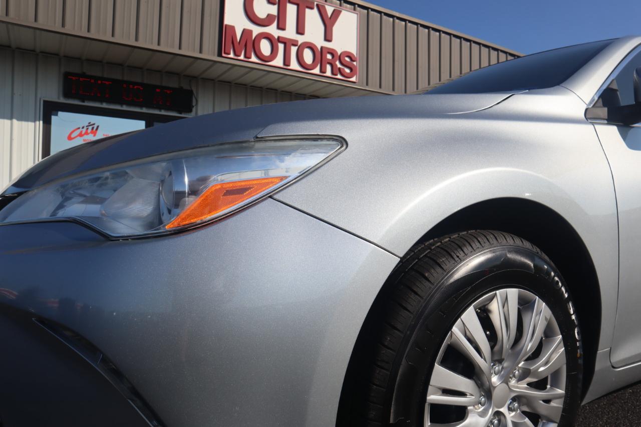 Toyota Camry XLE Auto (Natl) 2017