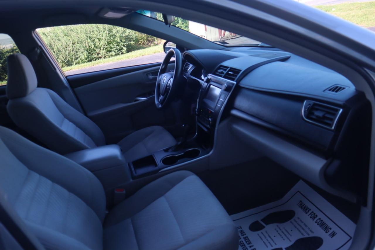 Toyota Camry XLE Auto (Natl) 2017