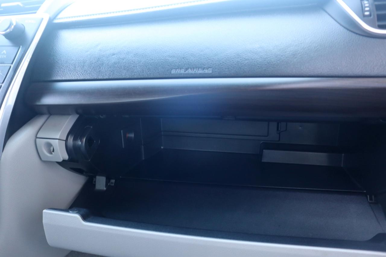 Toyota Camry XLE Auto (Natl) 2017