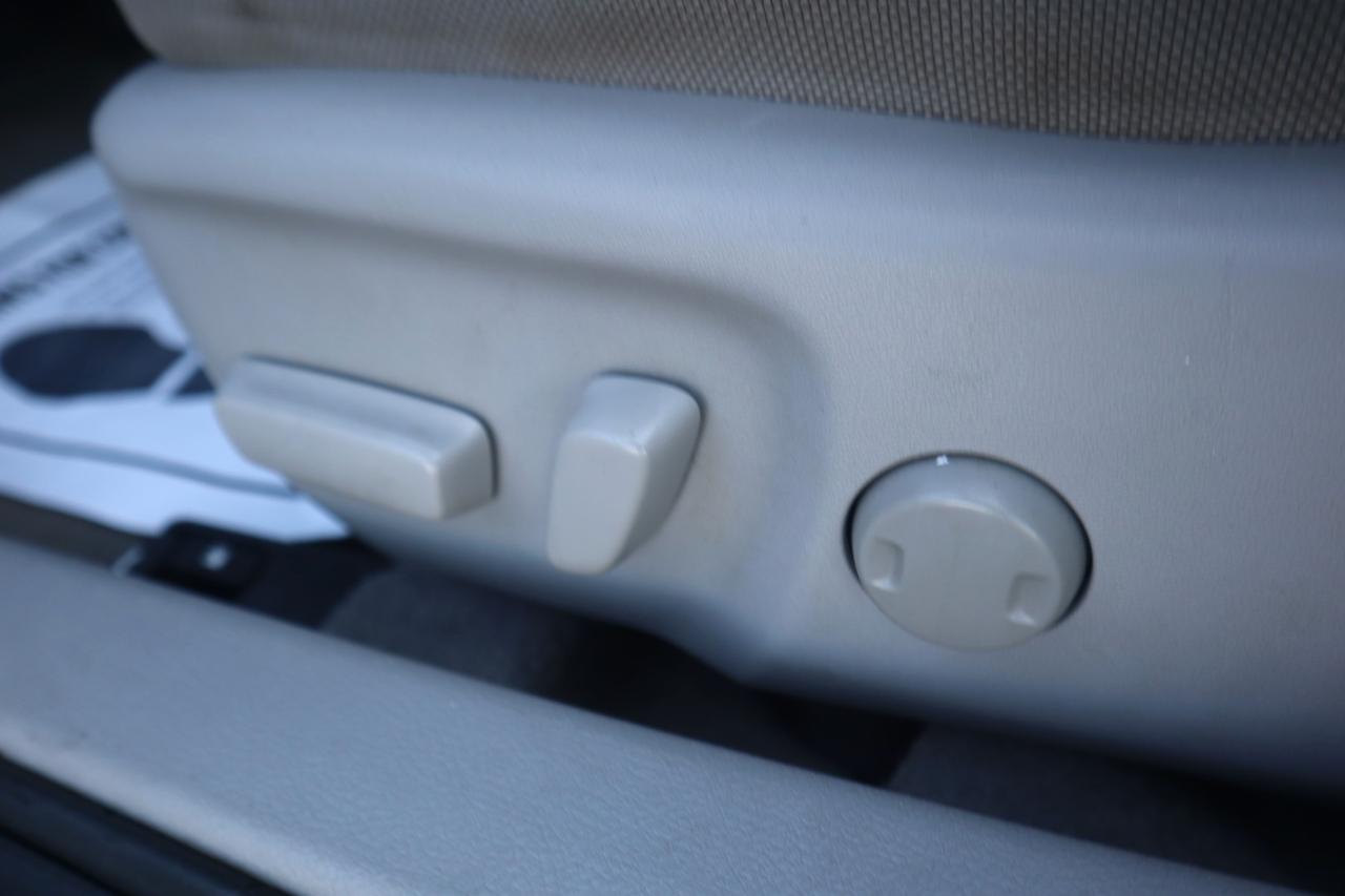 Toyota Camry XLE Auto (Natl) 2017