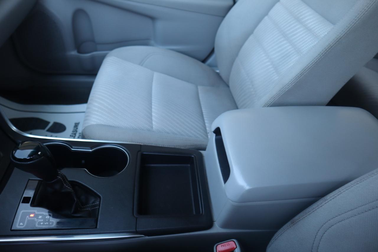 Toyota Camry XLE Auto (Natl) 2017