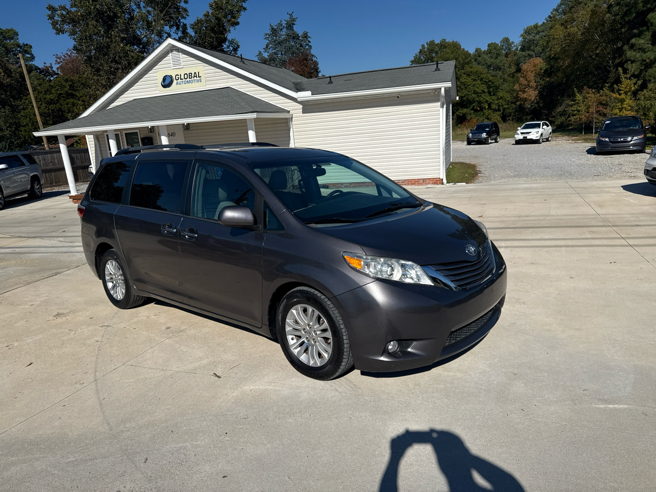 2015 Toyota Sienna XLE FWD 8-Passenger V6