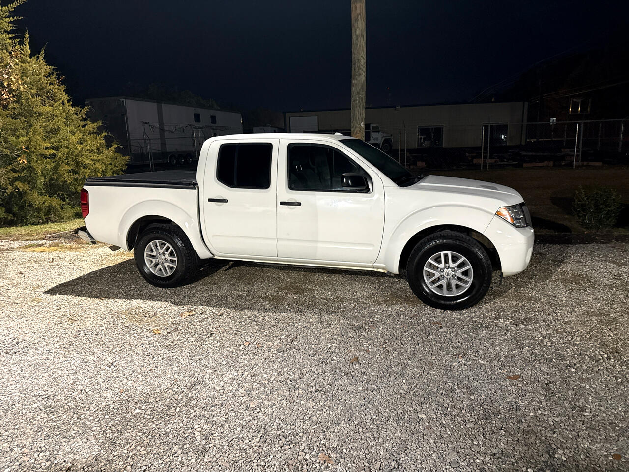2017 Nissan Frontier SV Crew Cab AT 2WD