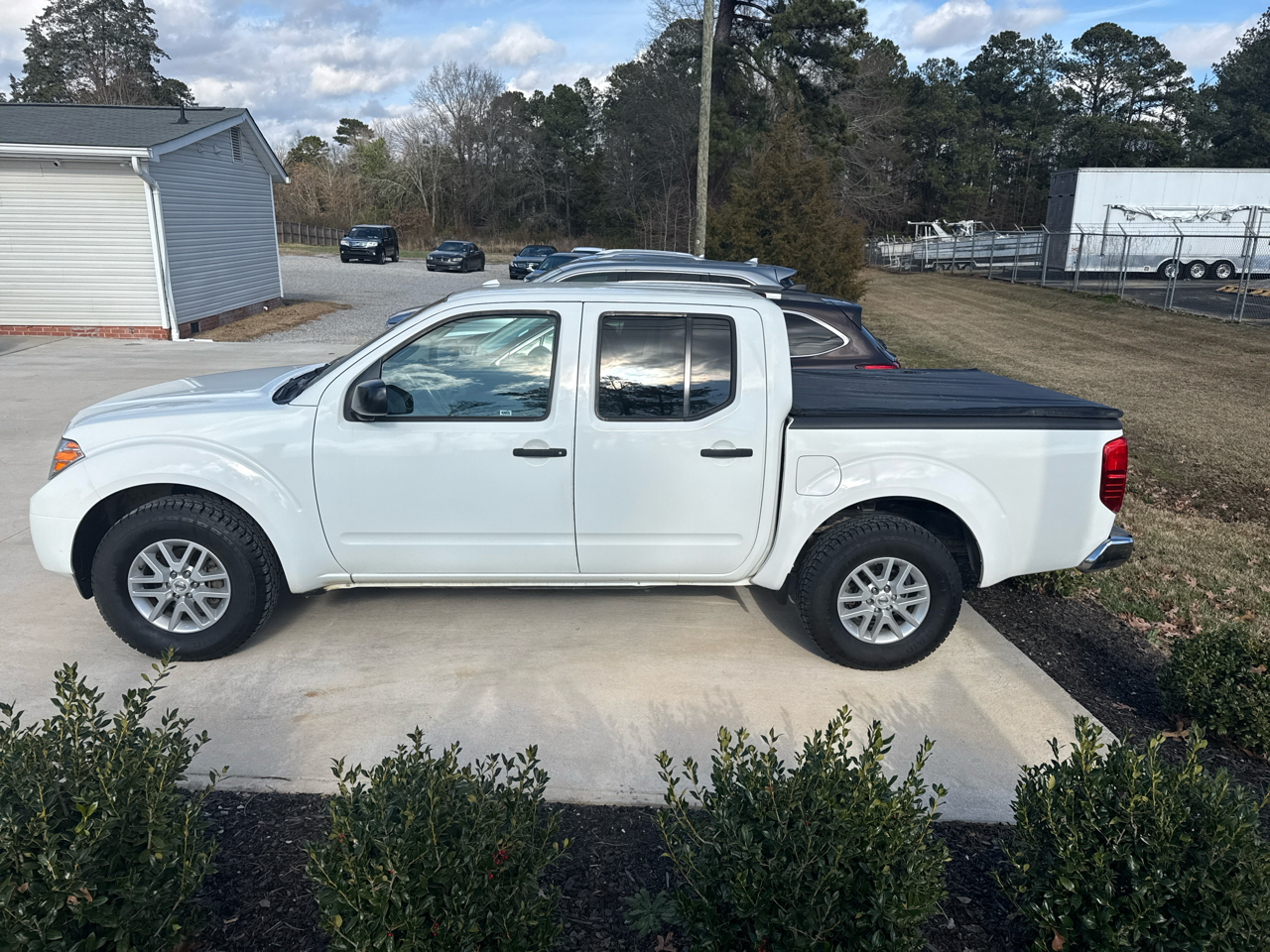 2017 Nissan Frontier SV Crew Cab AT 2WD