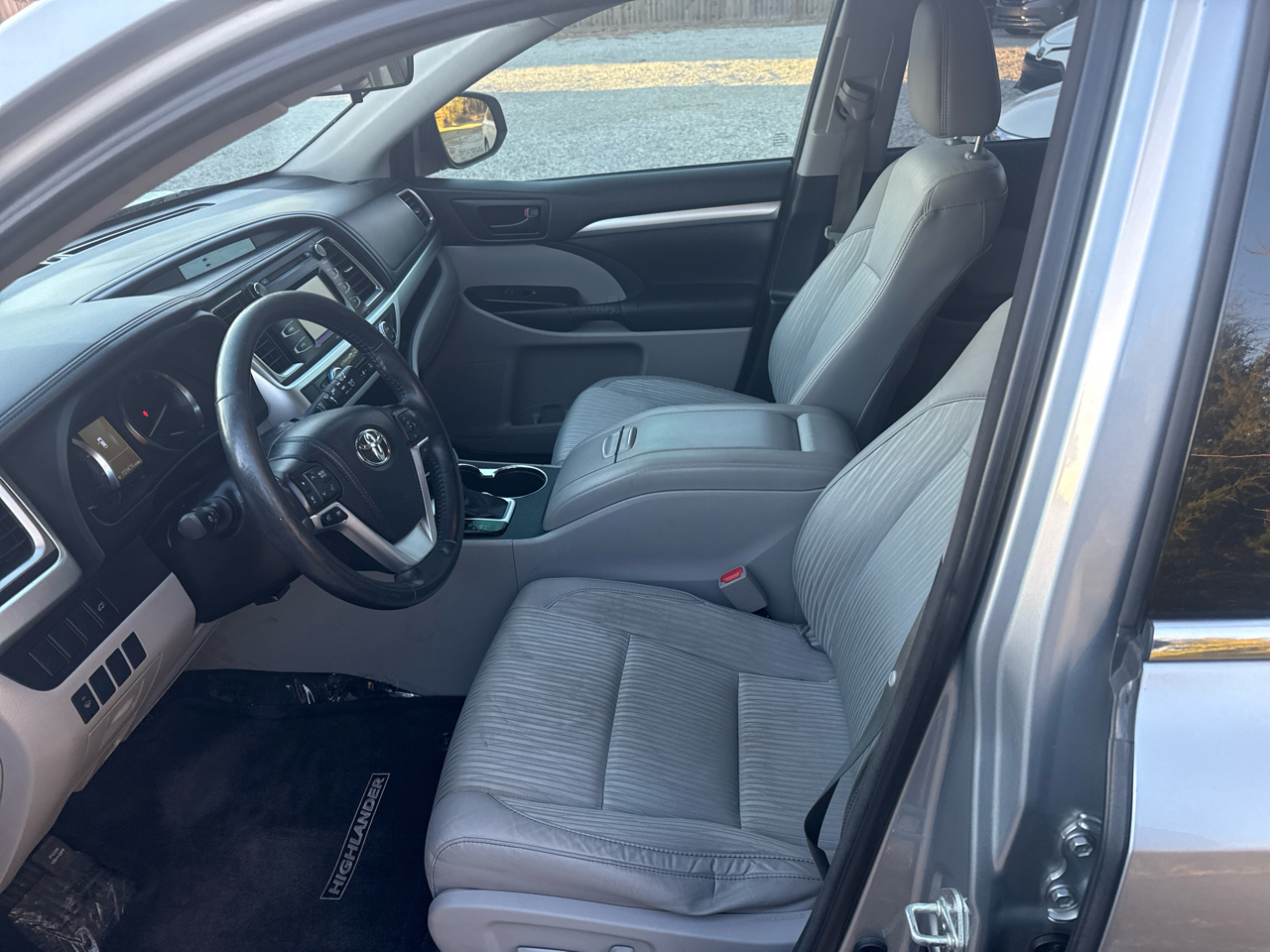 Toyota Highlander LE Plus FWD V6 2015