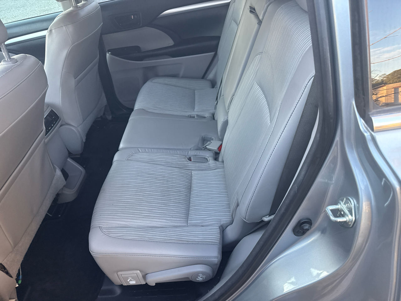 Toyota Highlander LE Plus FWD V6 2015