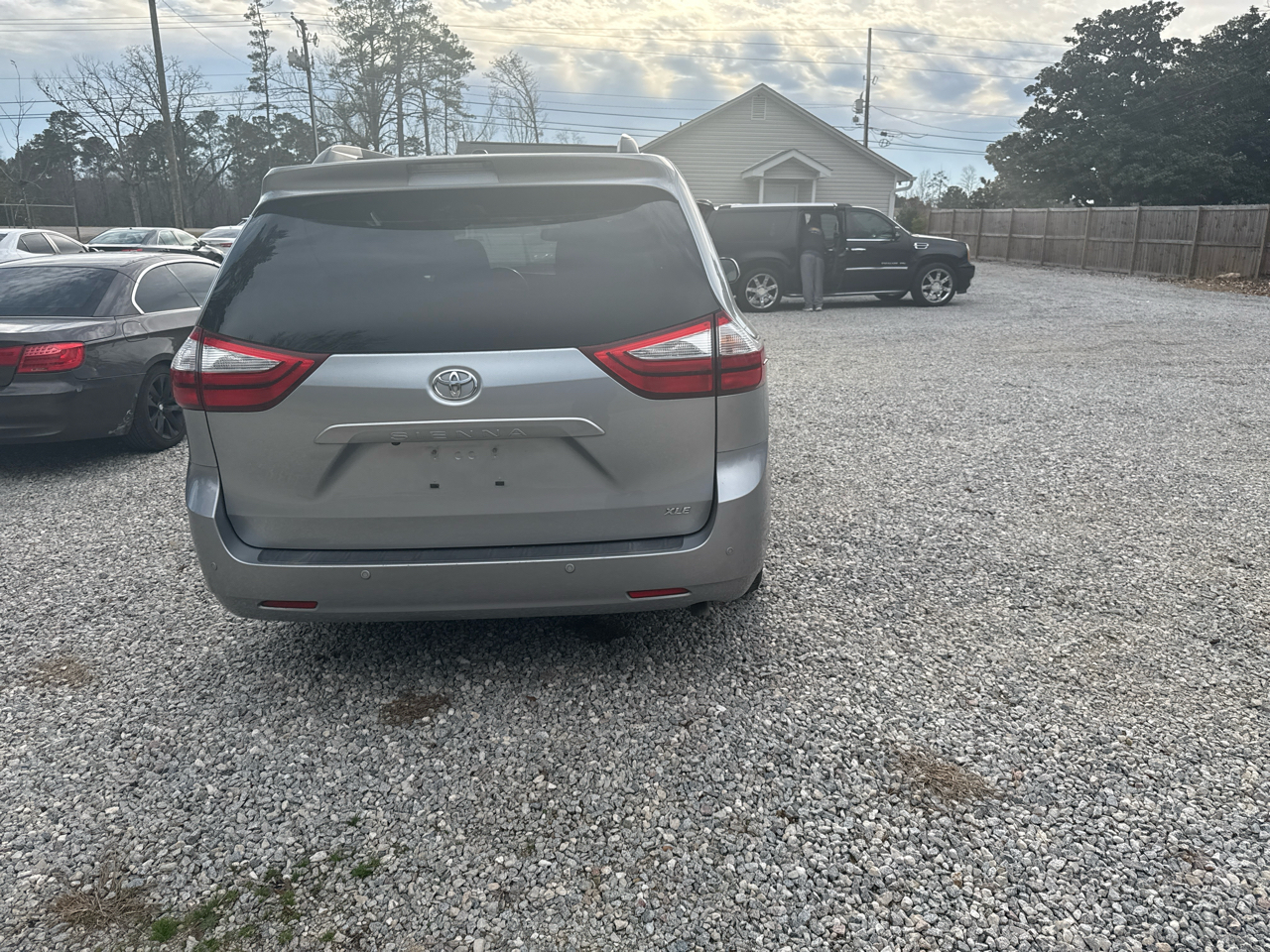 Toyota Sienna XLE FWD 8-Passenger V6 2016