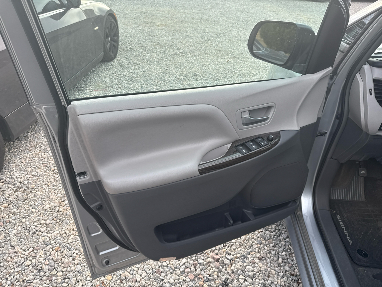 Toyota Sienna XLE FWD 8-Passenger V6 2016