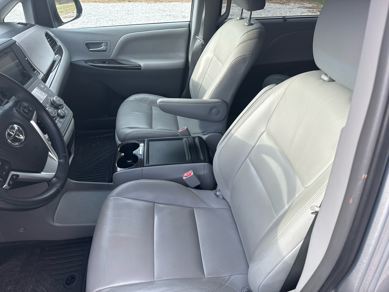 Toyota Sienna XLE FWD 8-Passenger V6 2016
