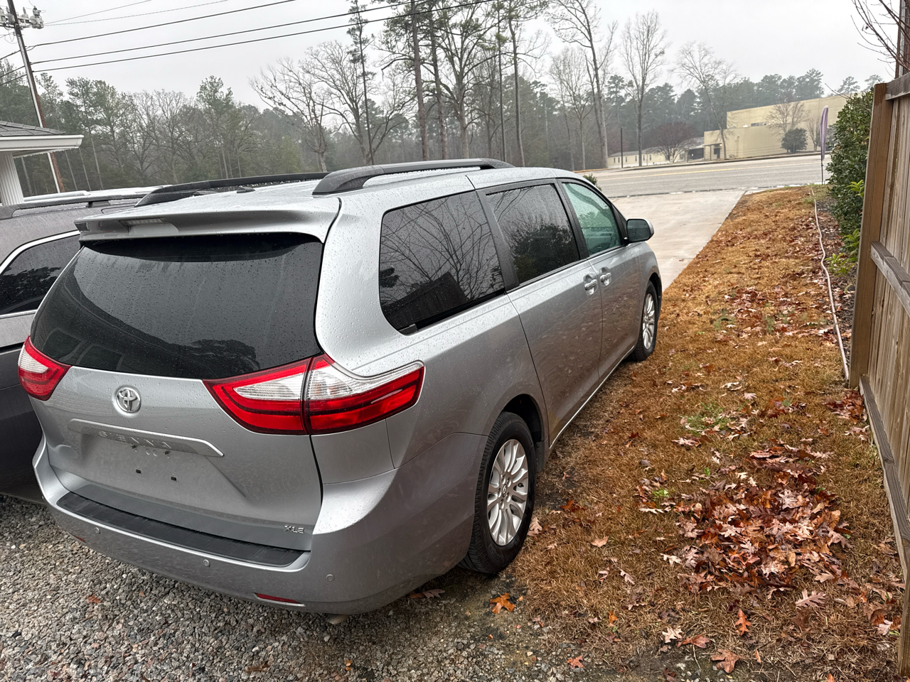 Toyota Sienna XLE FWD 8-Passenger V6 2016